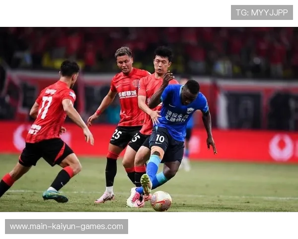 严鼎皓续约成都蓉城，中场核心稳固阵容